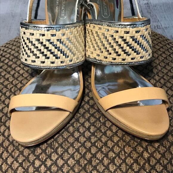 9 NWOB COACH NUDE COLORED SANDALS - Picture 3 of 6